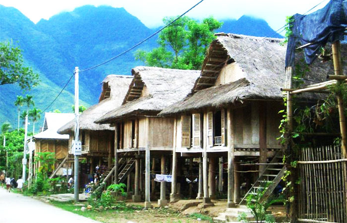 visit mai chau vietnam ethnic village